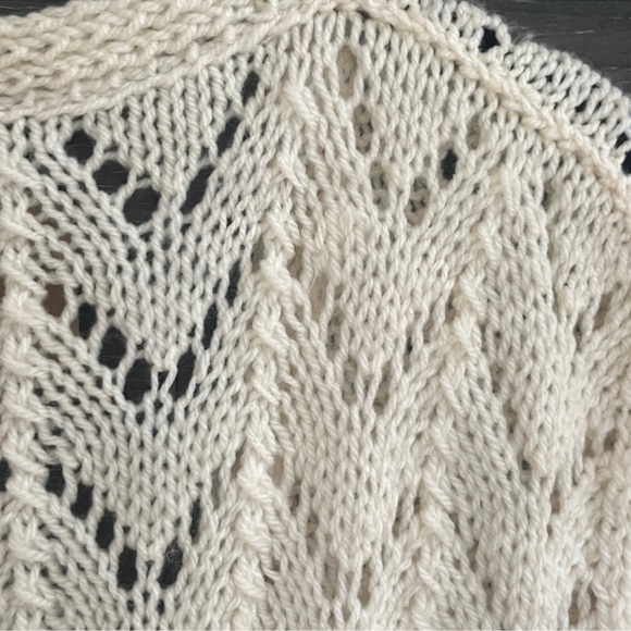 ✨ Soft and Cozy Hand Knit Cream Vintage Vest - Picture 5 of 7
